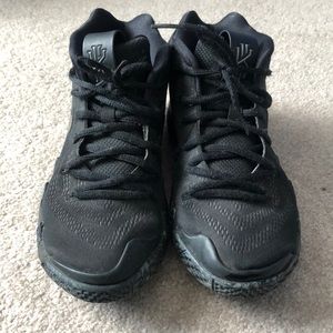 Boys Nike Kyrie size 4